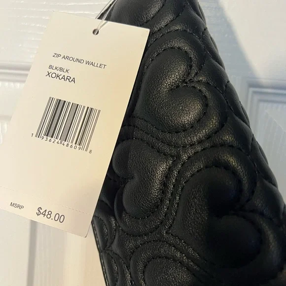 Betsey Johnson Wristlet. New with Tags - Picture 5 of 10